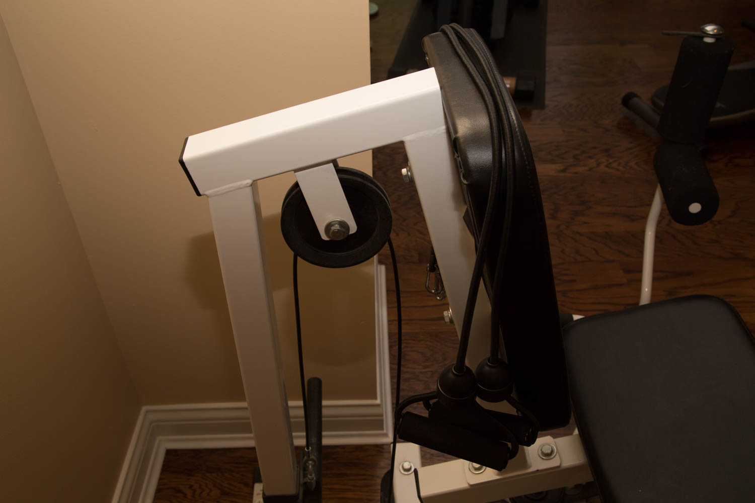 Parabody Serious Steel Thigh Machine EBTH